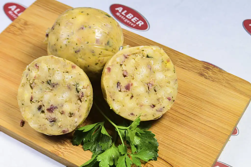 Bayerische Brettljause mit Speckknödel wie in Österreich
