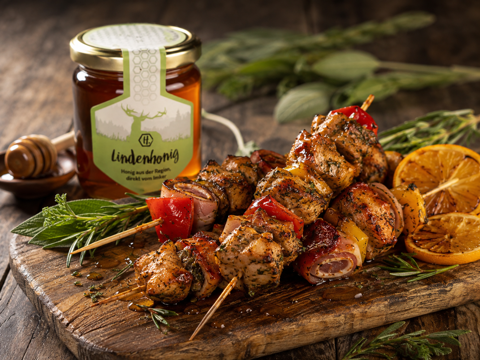 Honigglasierte Grillspiesse mit Hirschpointer Lindenhonig